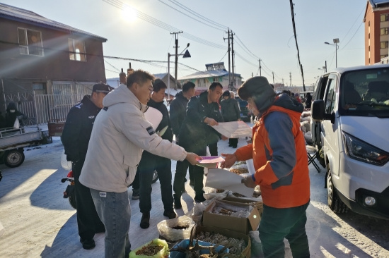 舌尖不碰“紅線” 生態(tài)方有“底線” 泉林公司開展野生動物保護(hù)普法宣傳活動（1）.jpg